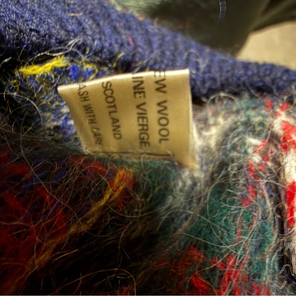 Handcrafted in Scotland Plaid Wool Scarf and Beret - Picture 11 of 11